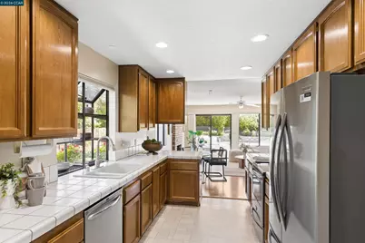 412 Solano Dr, Benicia, CA 94510 - Photo 16