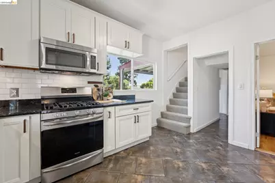 364 Lester Ave, Oakland, CA 94606 - Photo 20