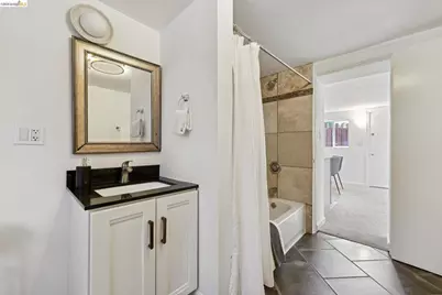 364 Lester Ave, Oakland, CA 94606 - Photo 72