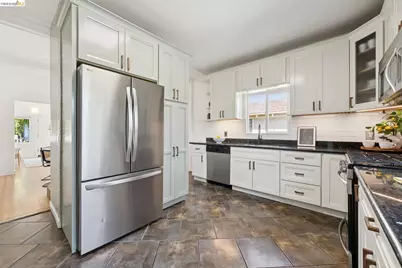 364 Lester Ave, Oakland, CA 94606 - Photo 22
