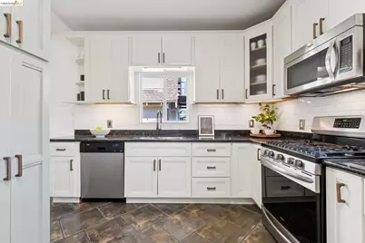 364 Lester Ave, Oakland, CA 94606 - Photo 24
