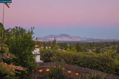 566 Webster Dr, Martinez, CA 94553 - Photo 32