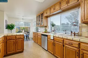 8197 Coach Dr, Oakland, CA 94605 - Photo 16
