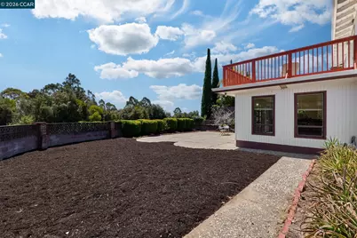 8197 Coach Dr, Oakland, CA 94605 - Photo 40