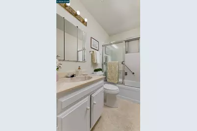 8197 Coach Dr, Oakland, CA 94605 - Photo 32