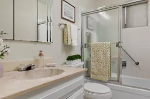 8197 Coach Dr, Oakland, CA 94605 - Photo 32
