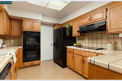 8197 Coach Dr, Oakland, CA 94605 - Photo 18