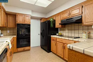 8197 Coach Dr, Oakland, CA 94605 - Photo 18