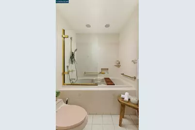 8197 Coach Dr, Oakland, CA 94605 - Photo 22