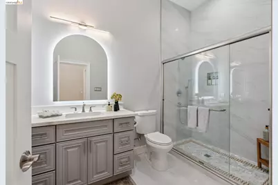 1860 Arrowhead Dr, Oakland, CA 94611 - Photo 30