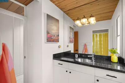 8021 Shay Dr, Oakland, CA 94605 - Photo 26