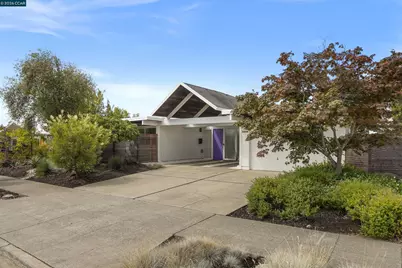 8021 Shay Dr, Oakland, CA 94605 - Photo 2