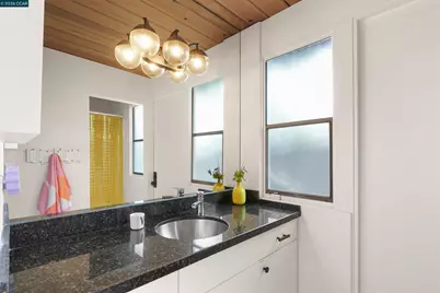 8021 Shay Dr, Oakland, CA 94605 - Photo 24