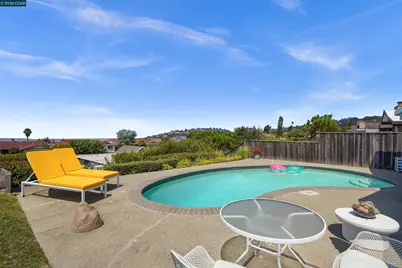 8021 Shay Dr, Oakland, CA 94605 - Photo 48