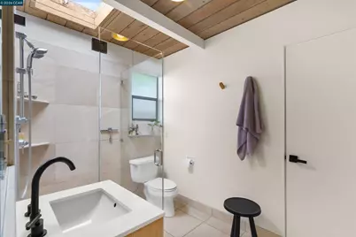 8021 Shay Dr, Oakland, CA 94605 - Photo 38