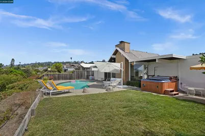 8021 Shay Dr, Oakland, CA 94605 - Photo 50