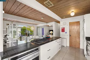 8021 Shay Dr, Oakland, CA 94605 - Photo 20