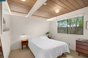 8021 Shay Dr, Oakland, CA 94605 - Photo 30