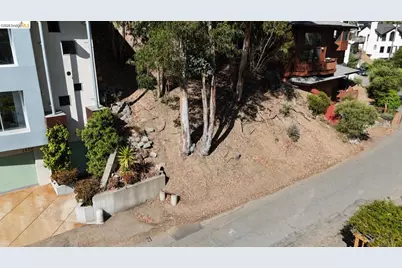 1830 Arrowhead Dr, Oakland, CA 94611 - Photo 1
