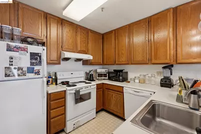 459 Stow Ave, Oakland, CA 94606 - Photo 38