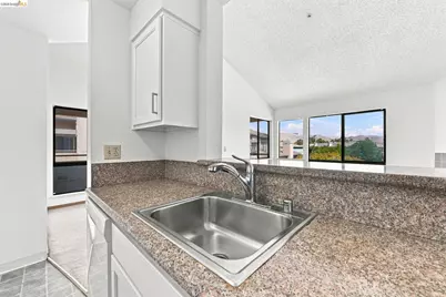 39206 Guardino Dr #302, Fremont, CA 94538 - Photo 4