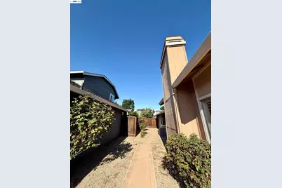 2061 Eilene Dr, Pleasanton, CA 94588 - Photo 6