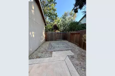 2061 Eilene Dr, Pleasanton, CA 94588 - Photo 10