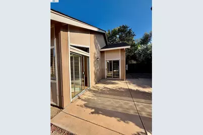 2061 Eilene Dr, Pleasanton, CA 94588 - Photo 8