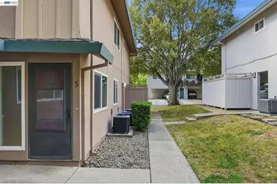 8185 Arroyo Dr #3, Pleasanton, CA 94588 - Photo 4