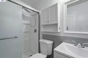 8185 Arroyo Dr, Pleasanton, CA 94588 - Photo 20