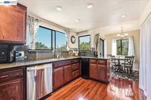 27468 Hayward Blvd, Hayward, CA 94542 - Photo 18