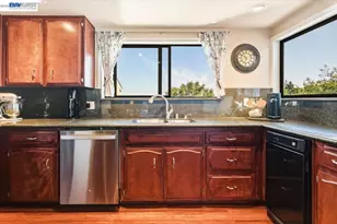 27468 Hayward Blvd, Hayward, CA 94542 - Photo 16
