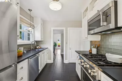 4258 Lakeshore Ave, Oakland, CA 94610 - Photo 22
