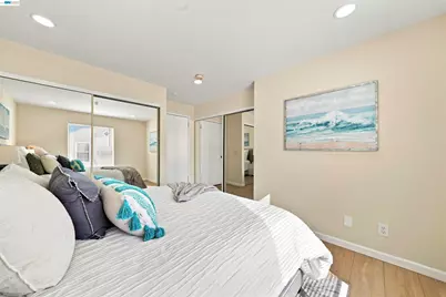 690 Applause Pl, San Jose, CA 95134 - Photo 18