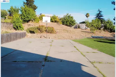 828 Coral Dr, Rodeo, CA 94572 - Photo 16