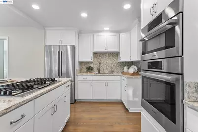 7081 Elverton Dr, Oakland, CA 94611 - Photo 32