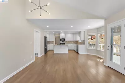 7081 Elverton Dr, Oakland, CA 94611 - Photo 30