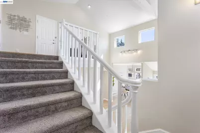 7081 Elverton Dr, Oakland, CA 94611 - Photo 12