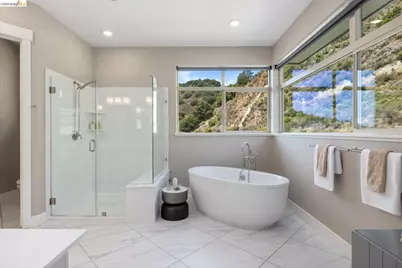 6713 Skyview Dr., Oakland, CA 94605 - Photo 32