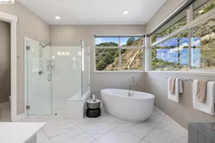6713 Skyview Dr, Oakland, CA 94605 - Photo 32