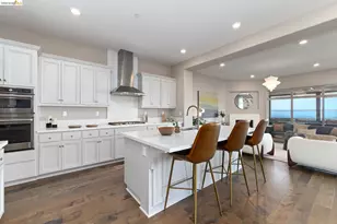 6713 Skyview Dr, Oakland, CA 94605 - Photo 18