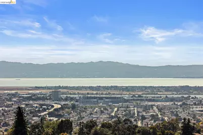 6713 Skyview Dr., Oakland, CA 94605 - Photo 8
