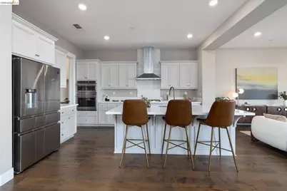 6713 Skyview Dr., Oakland, CA 94605 - Photo 4