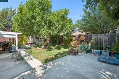 813 Topaz Cir, Vacaville, CA 95687 - Photo 32