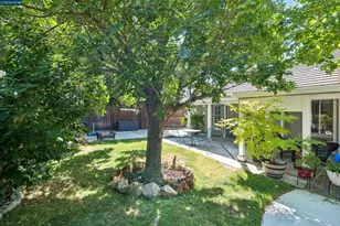 813 Topaz Cir, Vacaville, CA 95687 - Photo 28