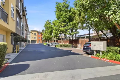 37 Esfahan Dr, San Jose, CA 95111 - Photo 42