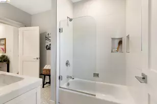 4811 Webster St, Oakland, CA 94609 - Photo 38
