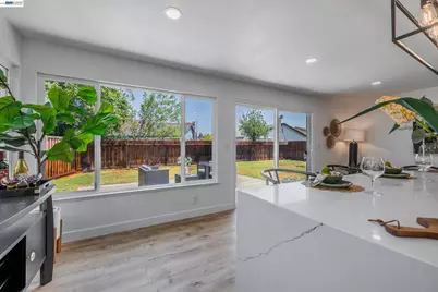 33457 Caliban Dr, Fremont, CA 94555 - Photo 12