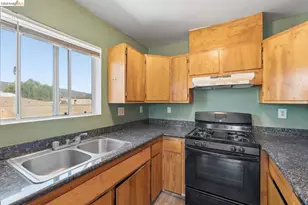 2562 60th Ave, Oakland, CA 94605 - Photo 12