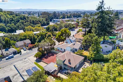 8382 Golf Links Rd, Oakland, CA 94605 - Photo 40